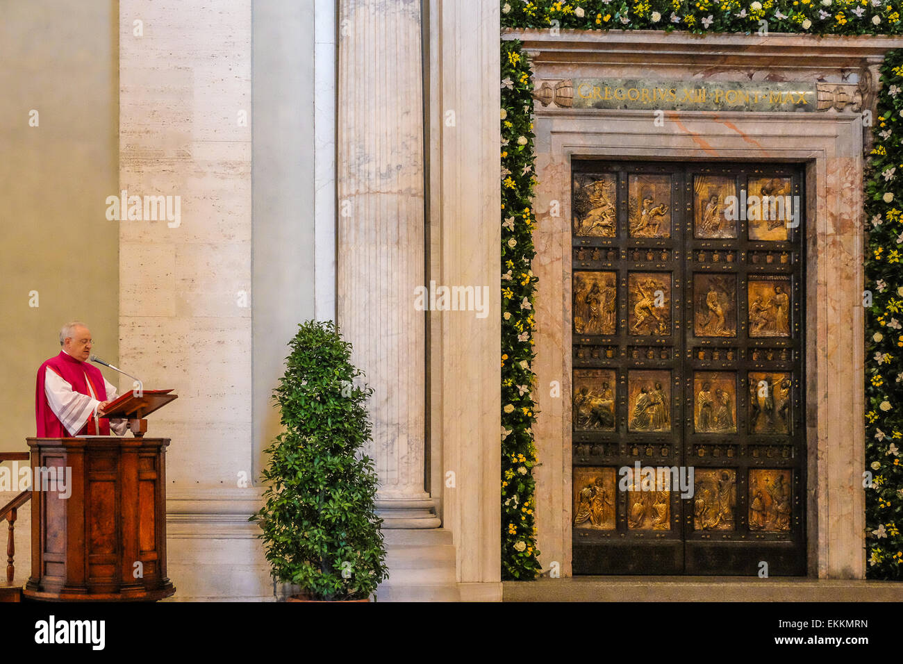 St. Peter`s Basilica, Vatican City. 11th April, 2015. Pope Francis Ceremony publication Papal Bull Holy Year of Mercy Credit:  Realy Easy Star/Alamy Live News Stock Photo